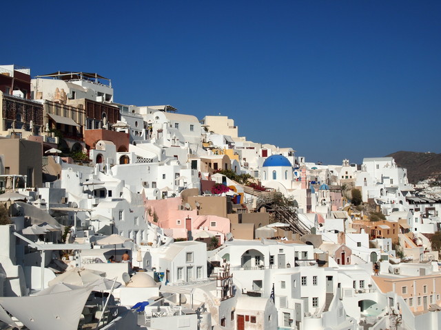 絵本の中にいるような街並みに感激 ギリシャにあるサントリーニ島のイアへ新婚旅行へ 自由旅行