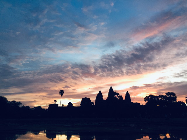 家族旅行でカンボジア北西の街シェムリアップの世界遺産アンコールワットへ 自由旅行